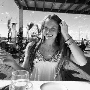 Meet your Posher, Mia